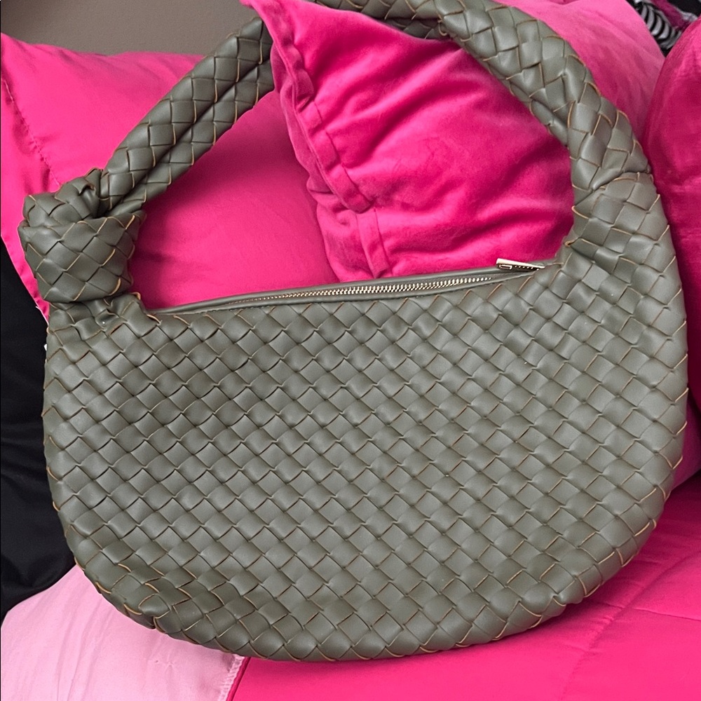 a new day Woven Shoulder Bag in Olive